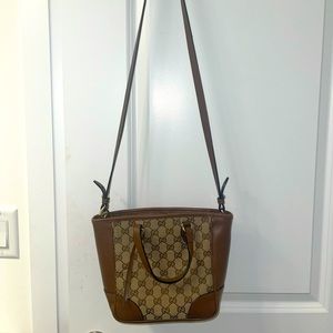 Selling a brand new gucci bag